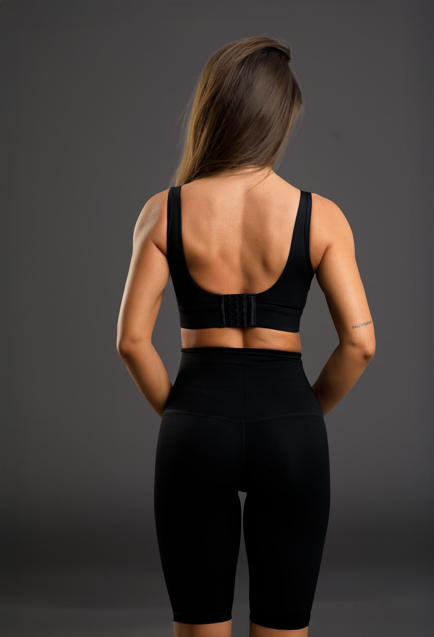 Set dama sport scurt 3/4- Daruka ( bustiera + pantalon)