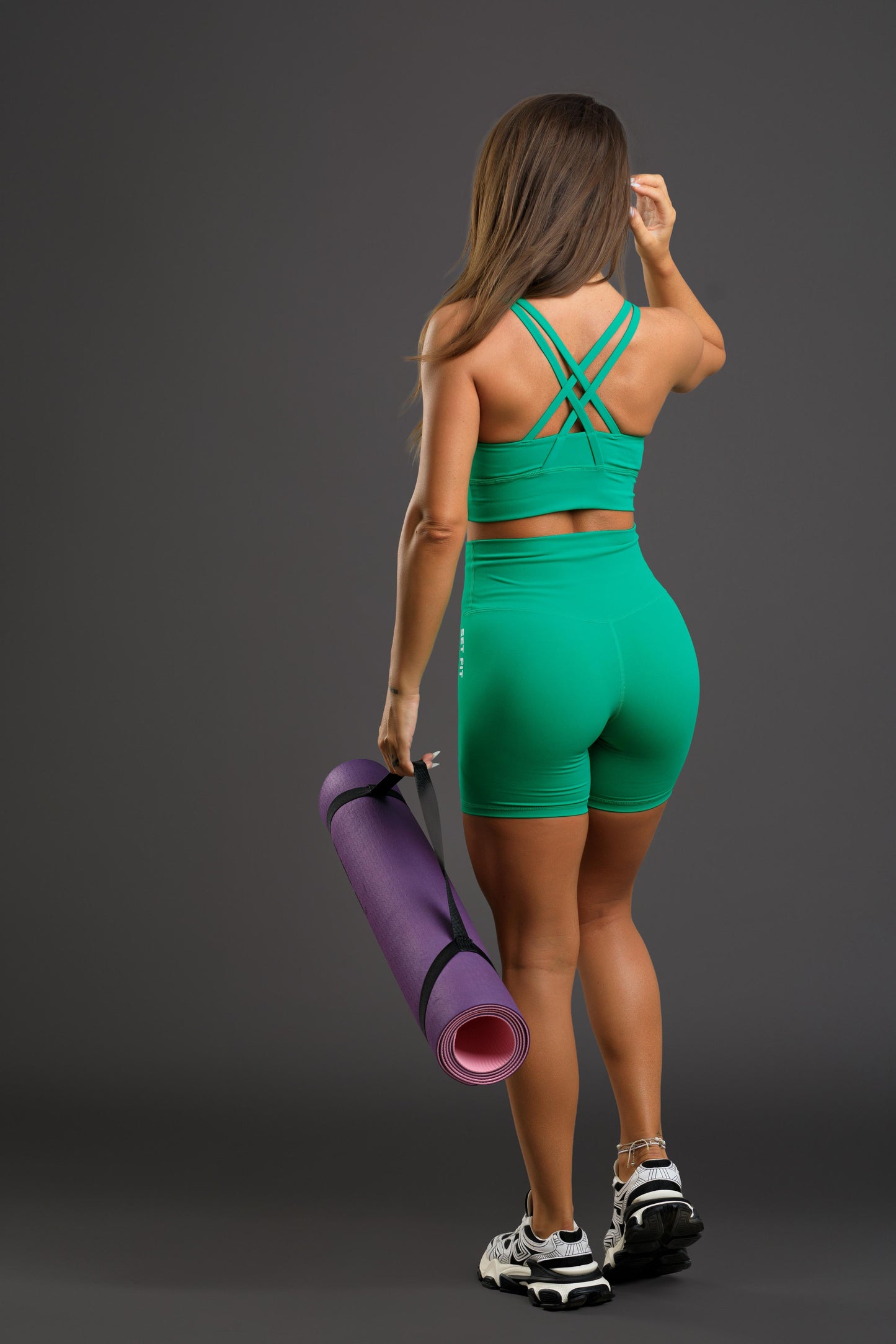 Set dama sport scurt Rhea ( bustiera + pantalon)