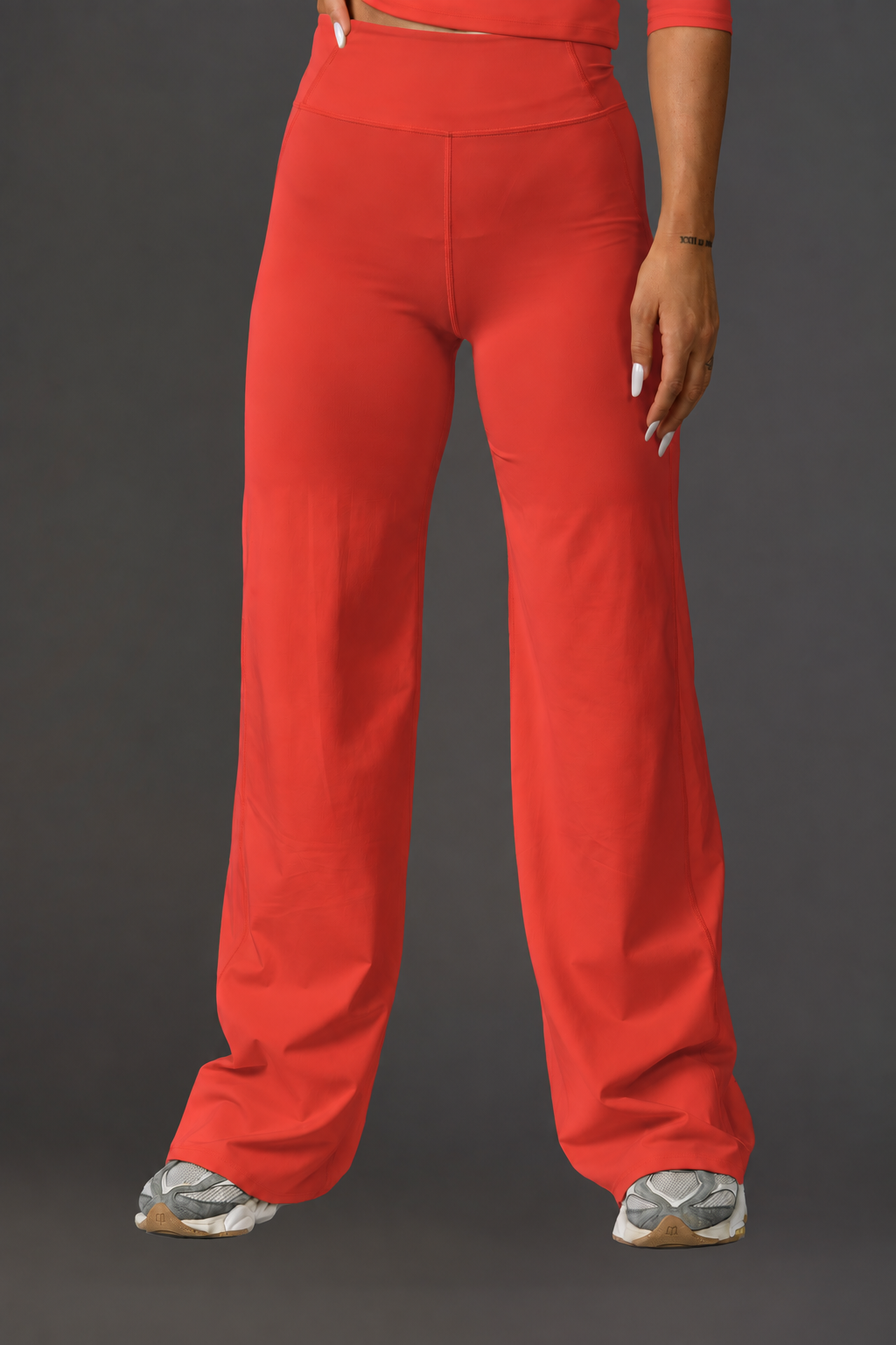 Set dama sport evazat Elora (bluza+pantalon) corai
