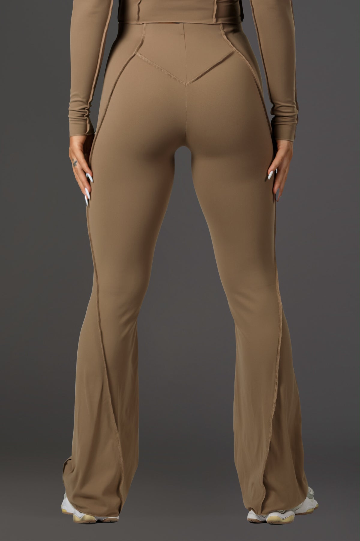 Set dama sport evazat Gia (top+pantalon) nude