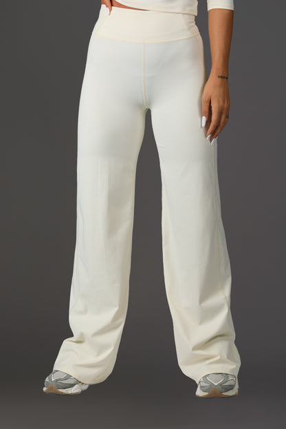 Set dama sport evazat Estelle (bluza+pantalon) alb