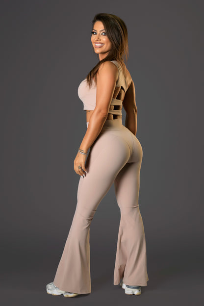 Set dama sport Isley Strong ( top+colant evazat) crem