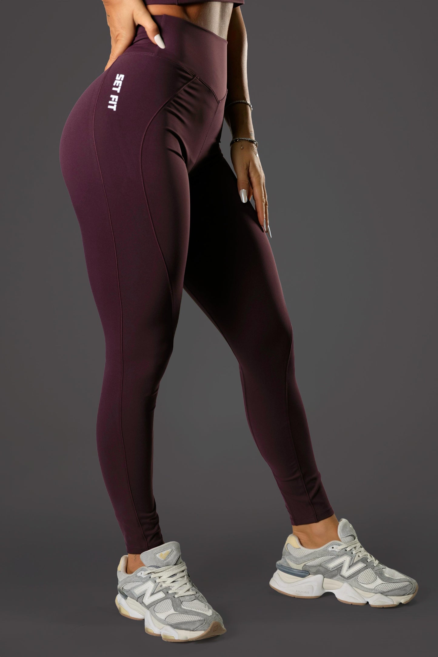 Set dama sport Elysia Soft Sculpt ( tricou+ colant lung) plum