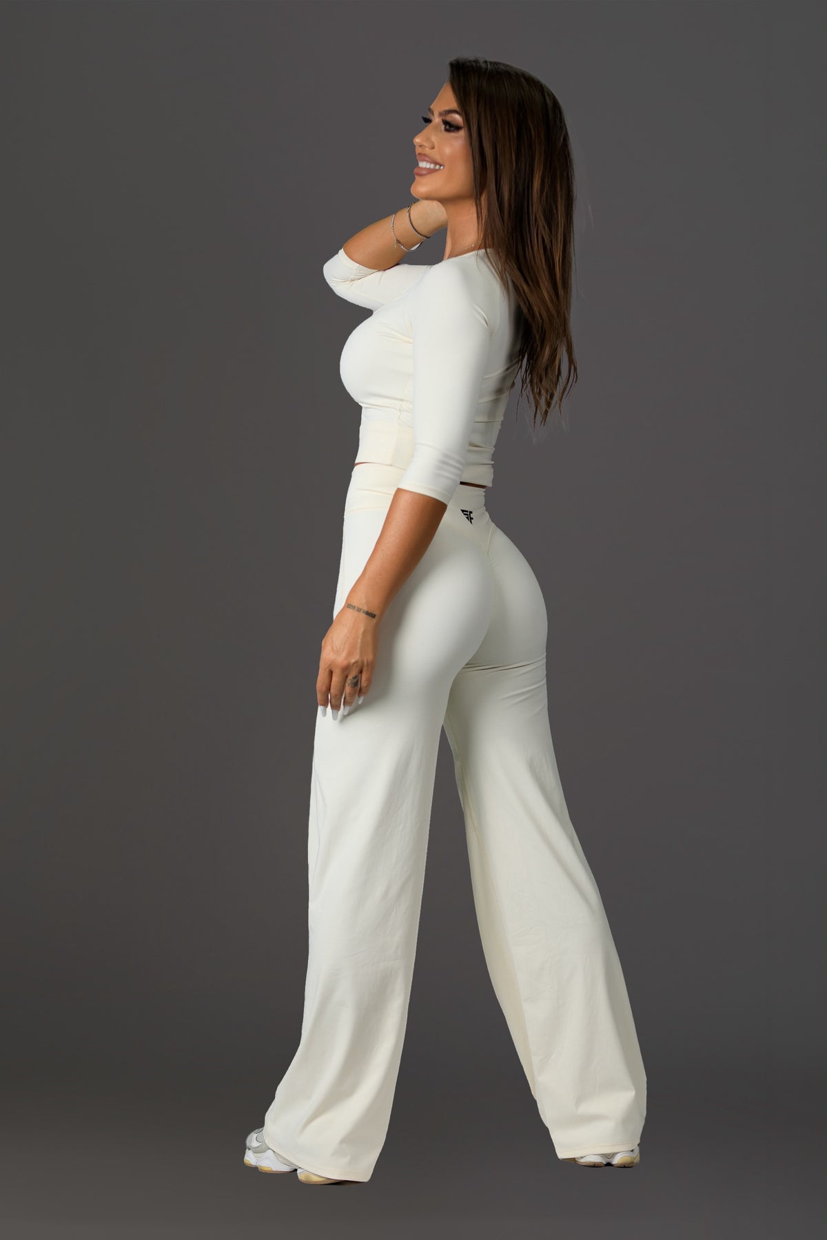 Set dama sport evazat Estelle (bluza+pantalon) alb