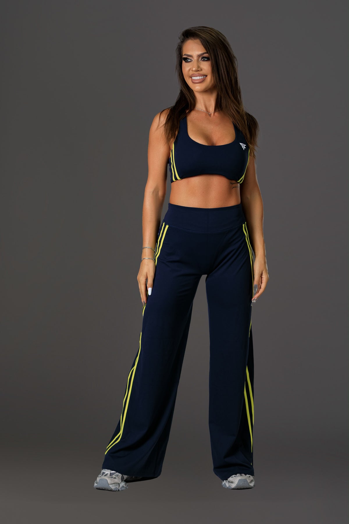 Set dama sport evazat Ynaia (top+pantalon) maro