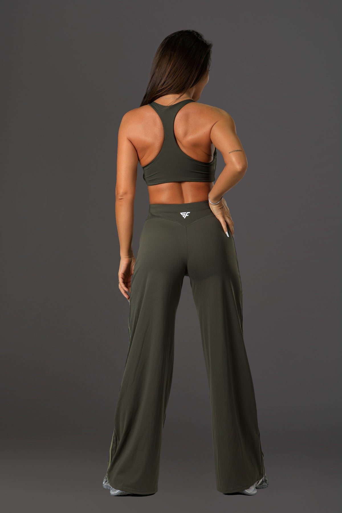 Set dama sport evazat Azaria (top+pantalon) kaki