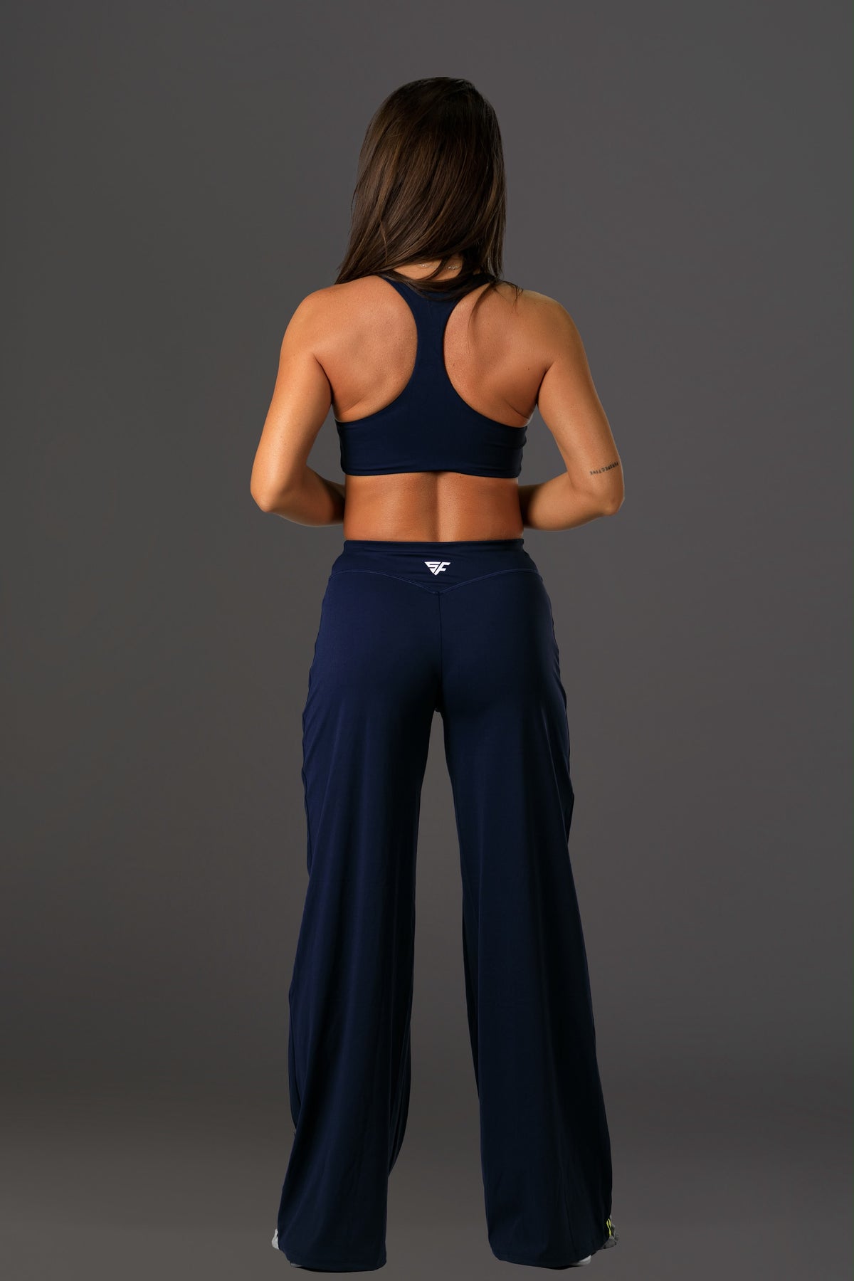 Set dama sport evazat Ynaia (top+pantalon) maro