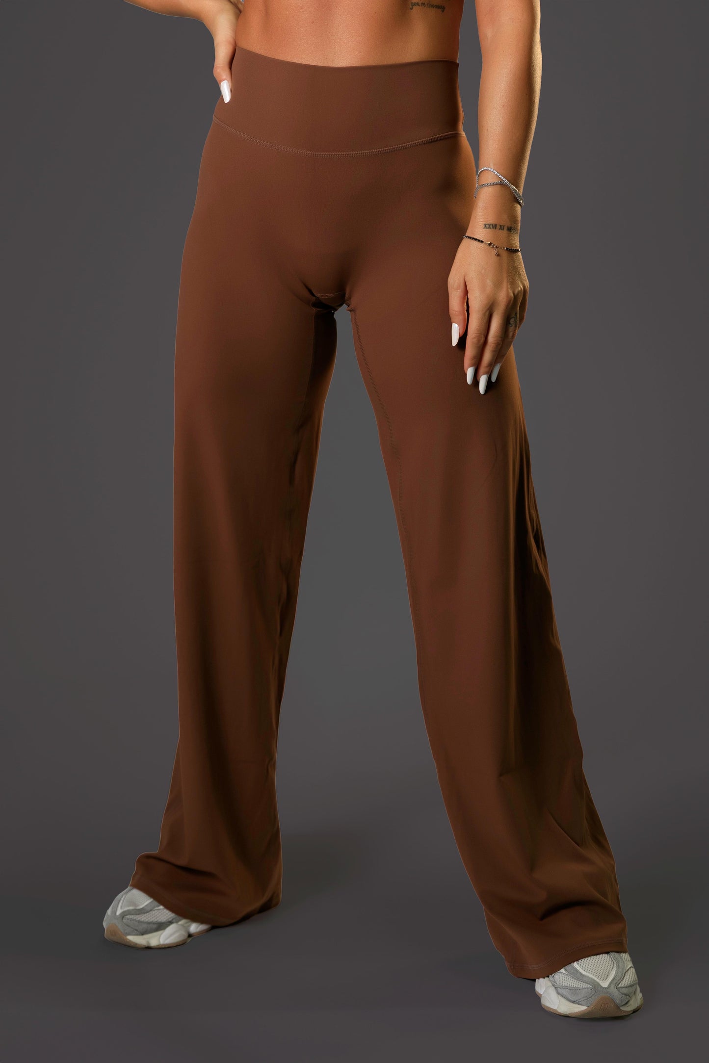 Set dama sport Naia Flex ( top+ pantalon evazat) maro