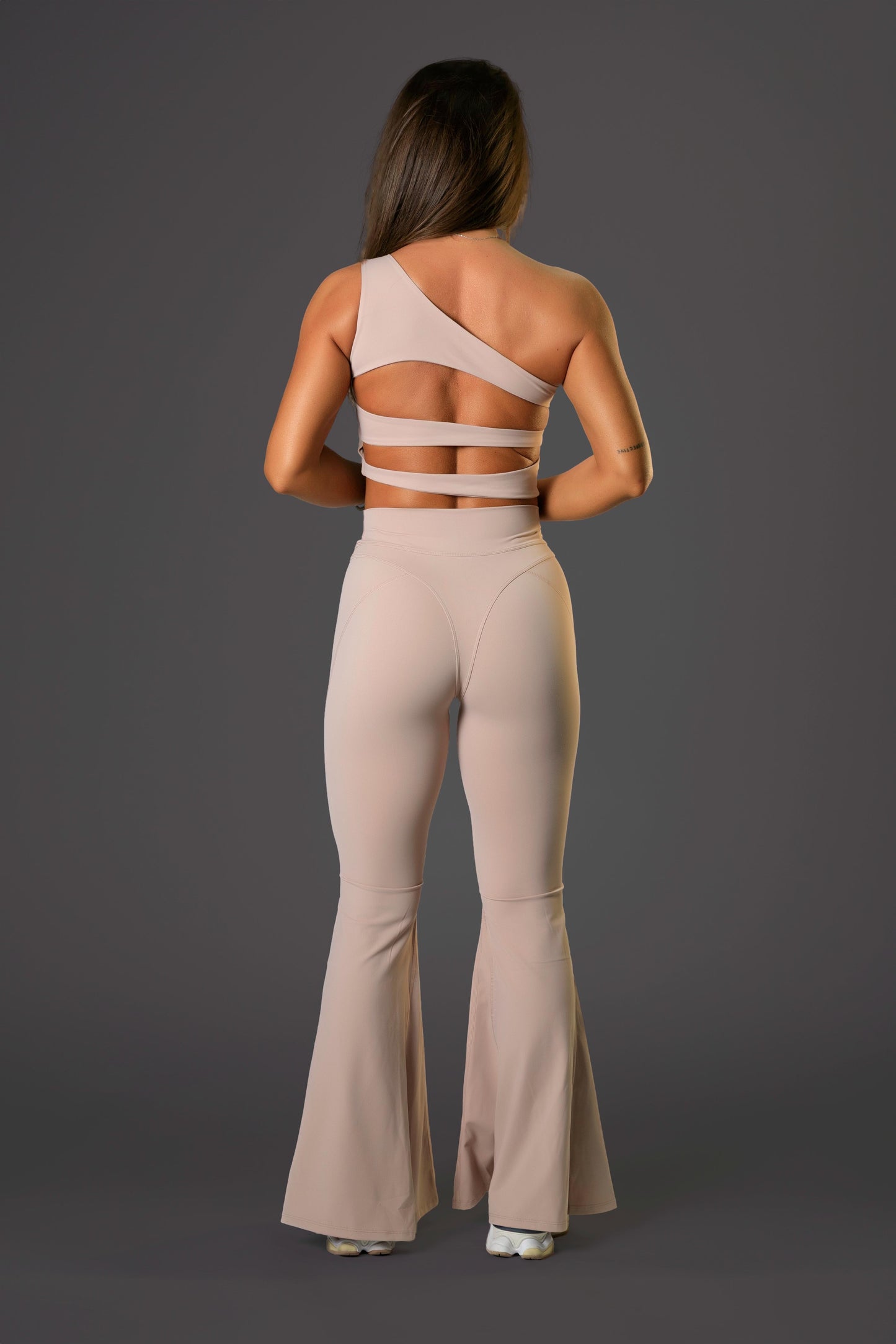 Set dama sport Isley Strong ( top+colant evazat) crem
