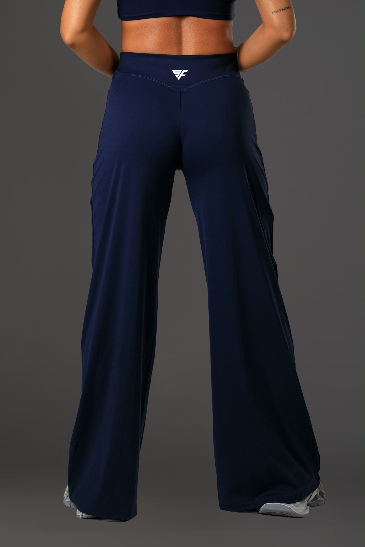 Set dama sport evazat Ynaia (top+pantalon) maro