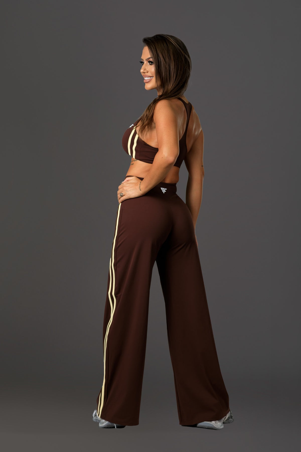 Set dama sport evazat Amaris (top+pantalon) maro