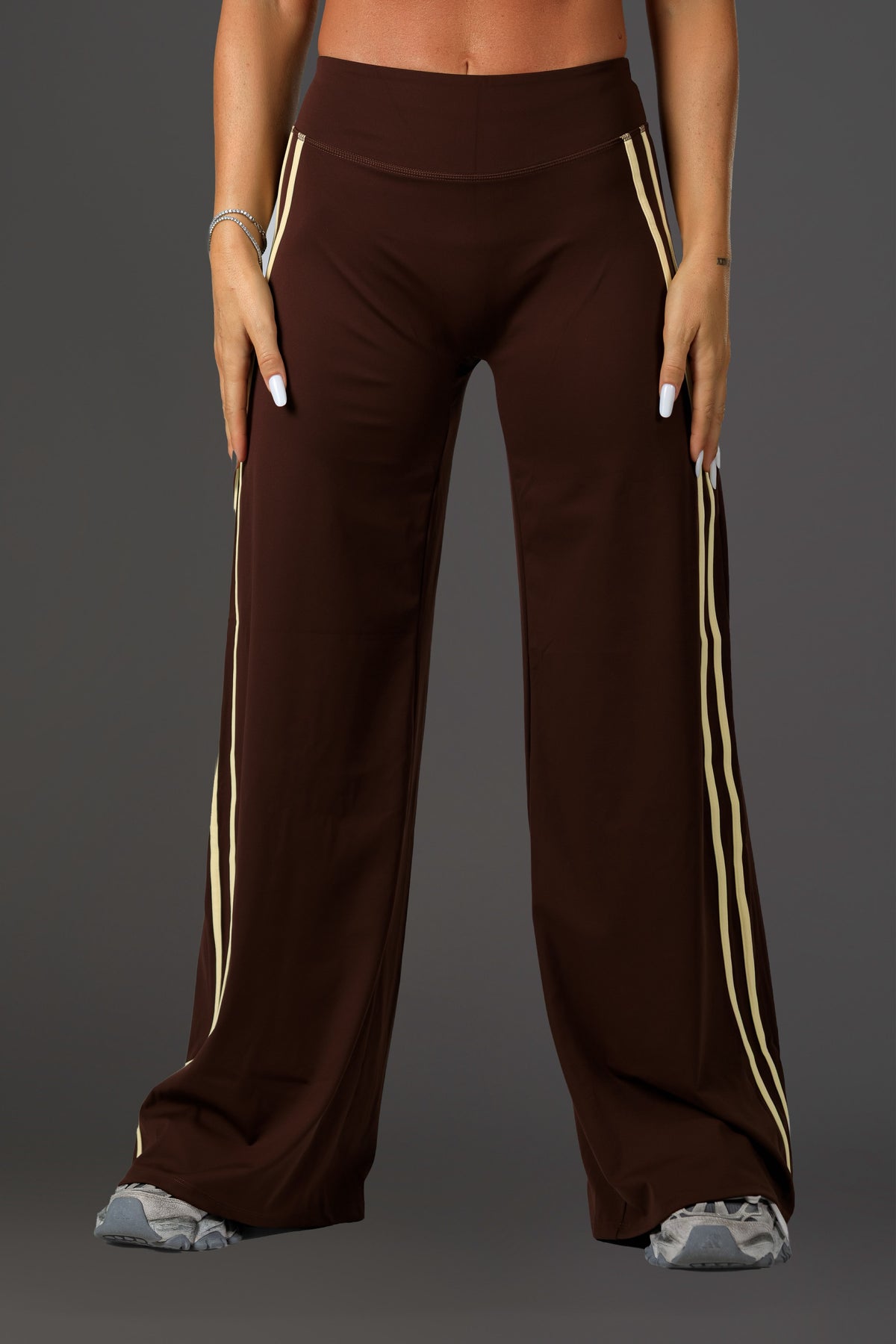 Set dama sport evazat Amaris (top+pantalon) maro