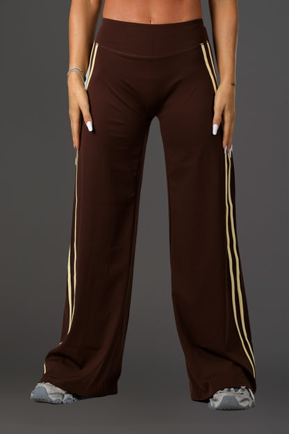Set dama sport evazat Amaris (top+pantalon) maro