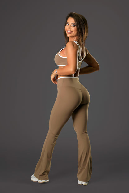 Set dama sport Eira Flow (top+ colanti evazati) crem