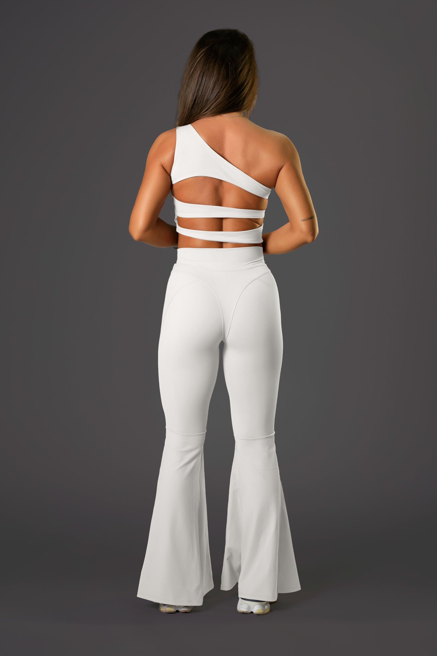 Set dama sport Asha Elevate ( top+ pantalon evazat) alb