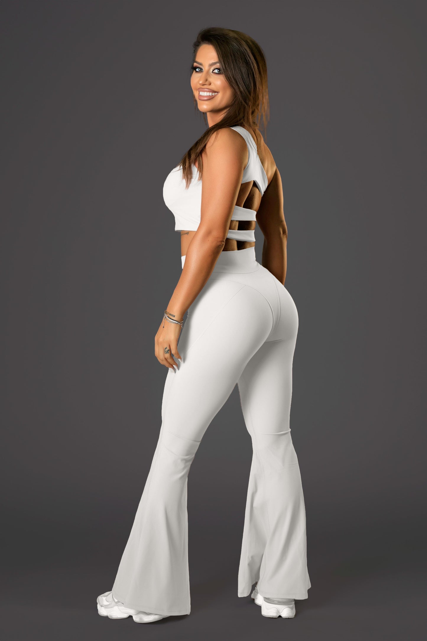 Set dama sport Asha Elevate ( top+ pantalon evazat) alb